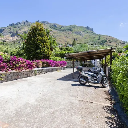 Con Giardino Esclusivo Di 1000 Mq, Piscina, Tennis, Calcio, Bocce * Forio di Ischia